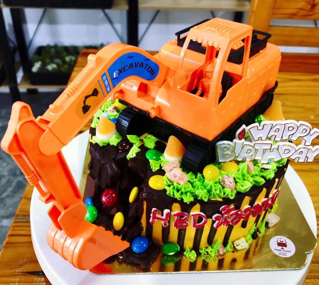 เค้กแบคโฮ รถก่อสร้าง Mamon Desserts